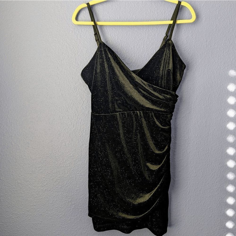 Brand New NWT Cosmopolitan Dress the Population Velvet Dress with Sequins Medium